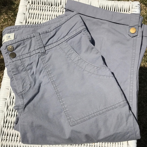 Old Navy Gray khaki capris size 6 - Picture 1 of 8